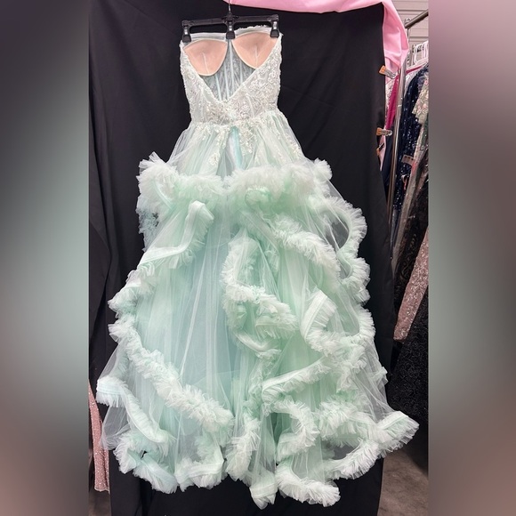 MAC DUGGAL 20542 NWT Strapless Corset Detail Tulle Layered Gown - Picture 5 of 11